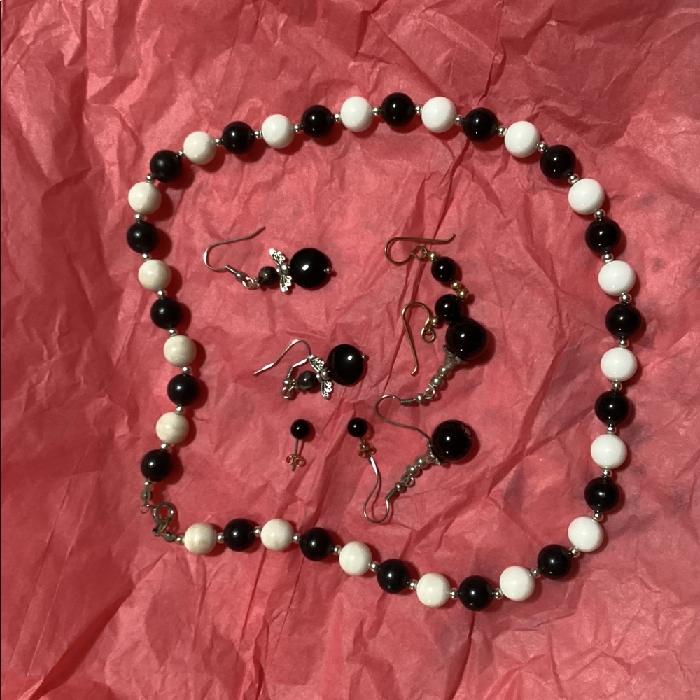 🌹Beautiful~Black/White~Necklace~Set ~Polka-Dot 🌹